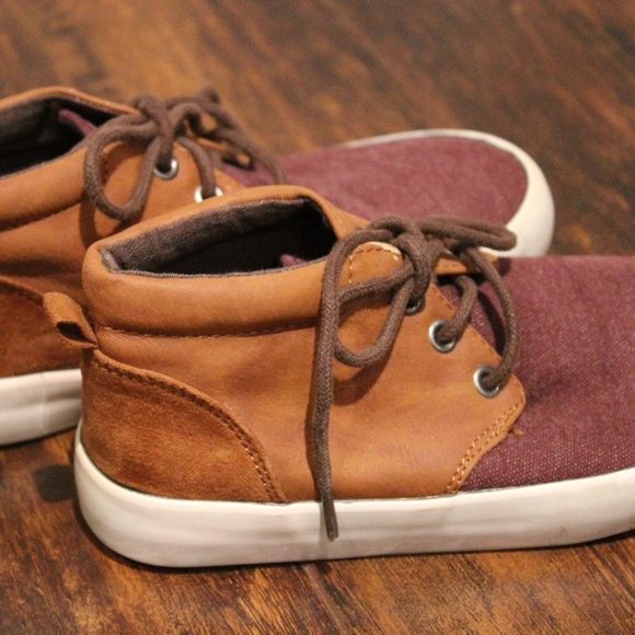 2/$20 🏷 Old Navy Canvas Sneakers Size 13 - Picture 3 of 4